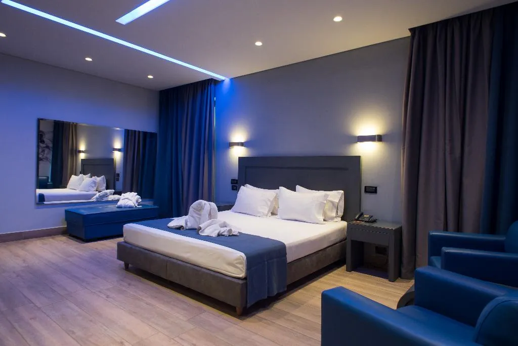 SUITE WITH BALCONY Room, Pines, Athens