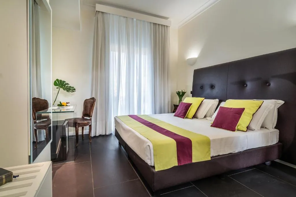 Double or Twin DELUXE WITH TERRACE Room, Majestic Palace, Naples