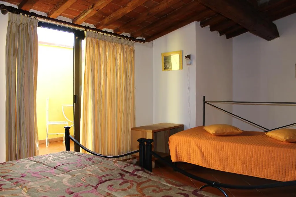 STUDIO CAPACITY 3 Room, Max Apartments, Florence