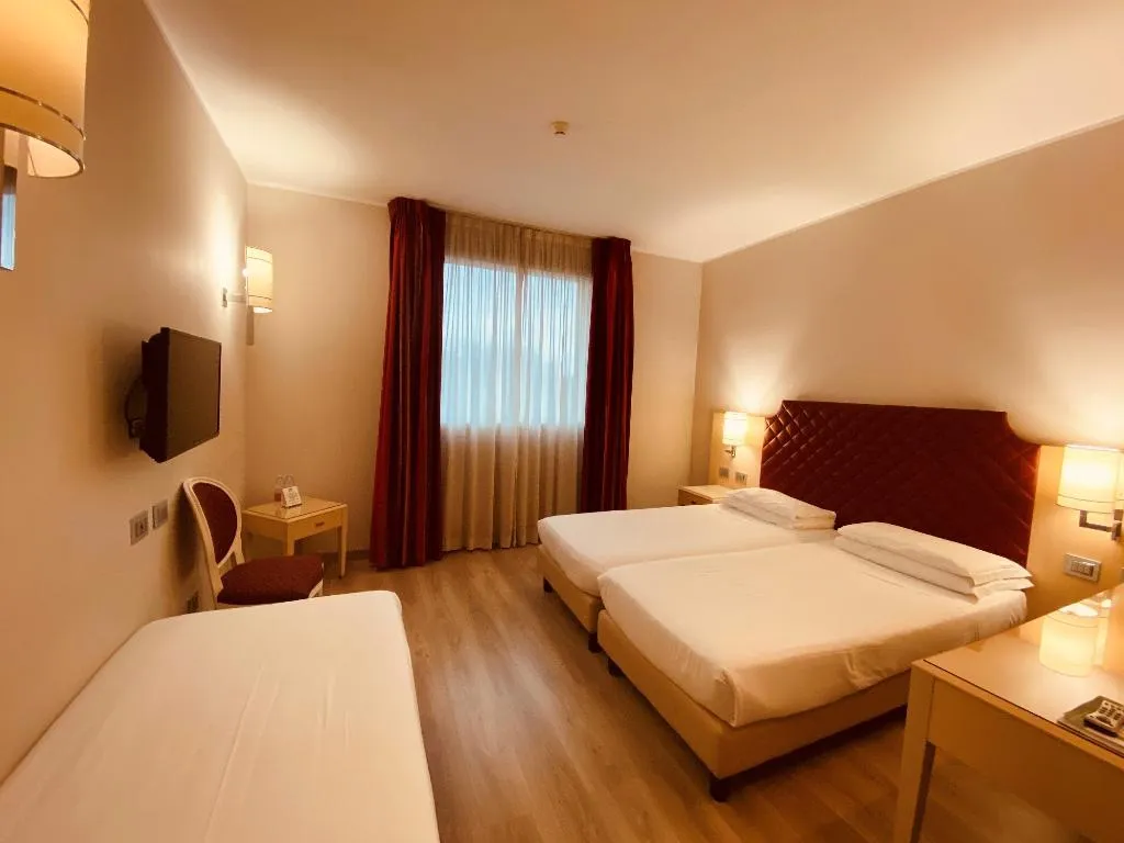 DOUBLE CAPACITY 3 Room, Just Hotel Lomazzo Fiera, Milan