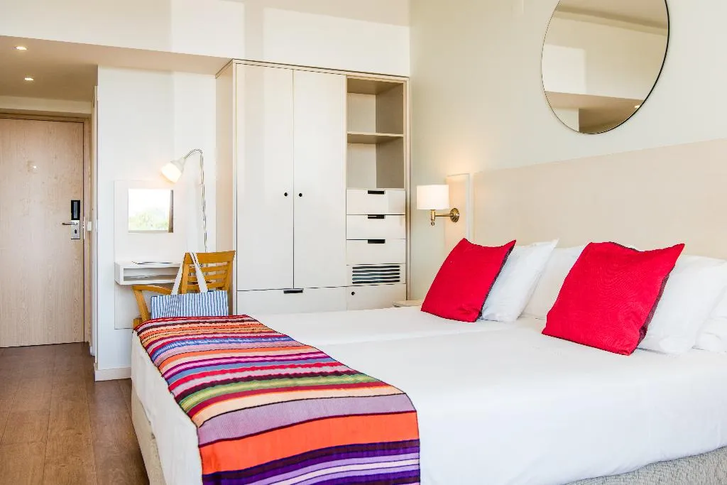TWIN WITH BALCONY Room, Londres Estoril Hotel, Lisbon
