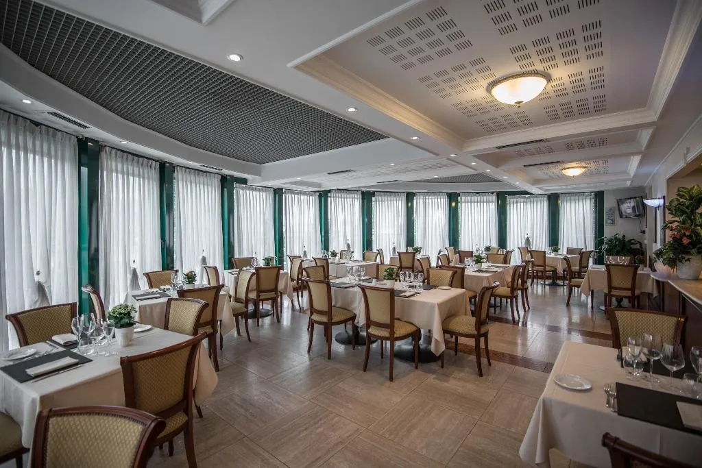 Restaurant, Just Hotel Saronno, Milan