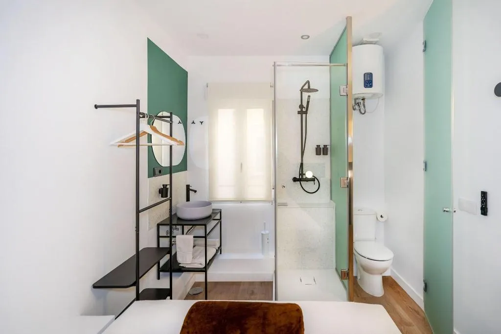 Room, Angelitomad, Madrid