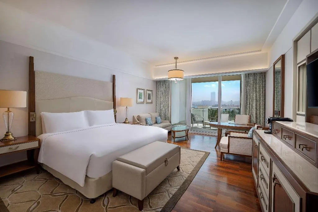 DOUBLE SUPERIOR KING BED Room, Waldorf Astoria Dubai Palm Jumeirah, Dubai
