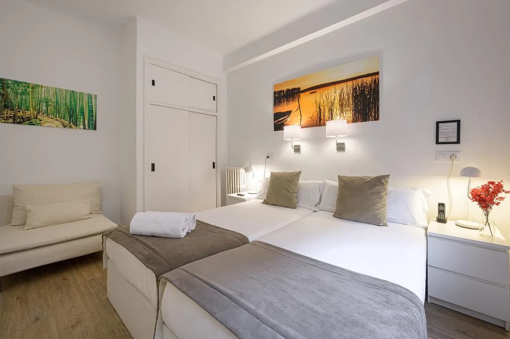 DOUBLE STANDARD Room, NeoMagna Madrid, Madrid