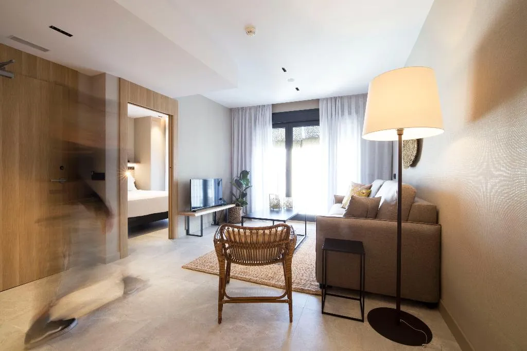 APARTMENT TWO BEDROOMS ONE BATHROOM Room, Zenit Sevilla, Seville