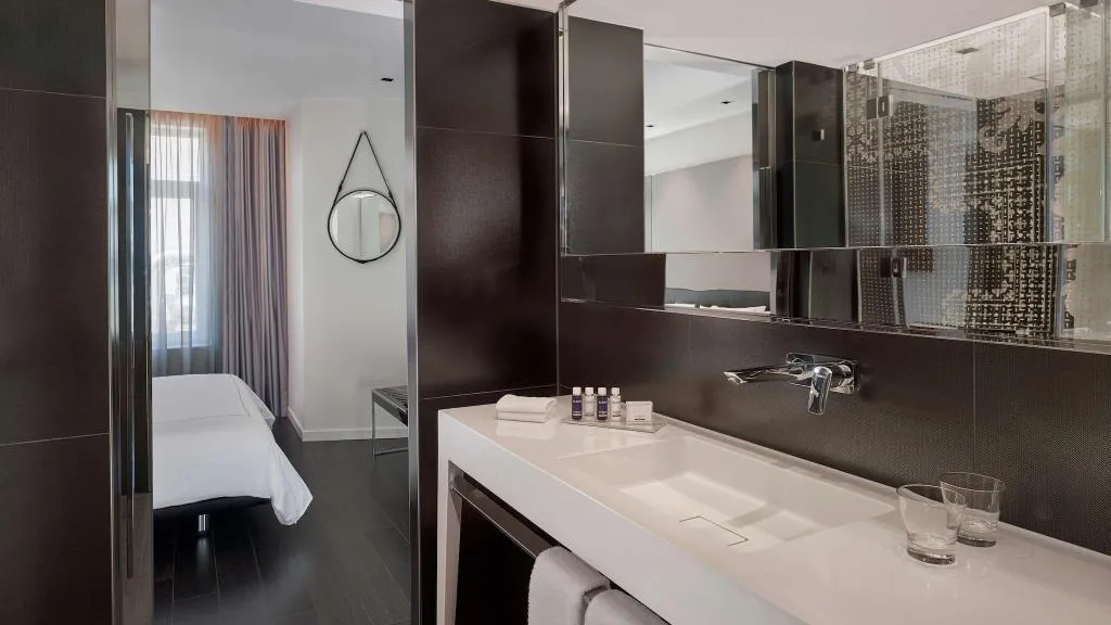 SUITE KING BED ONE BEDROOM  Room, Park Plaza Victoria Amsterdam, Amsterdam