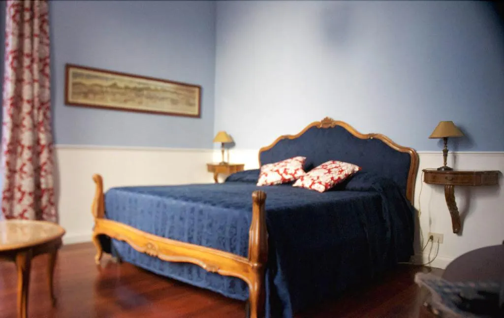 Room, Relais Teatro Argentina, Rome