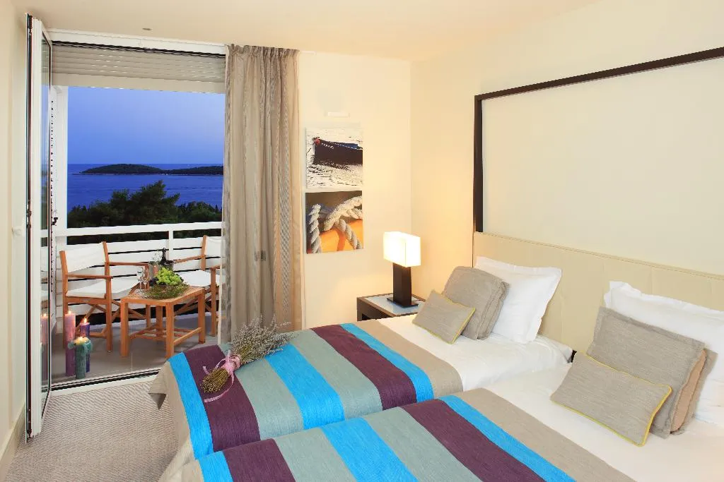 SUITE DELUXE SEA VIEW Room, Amfora Hvar Grand Beach Resort, Split