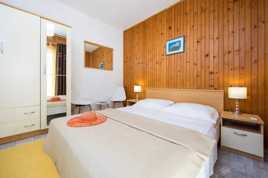 DOUBLE WITH TERRACE Room, Guest House J&J, Dubrovnik