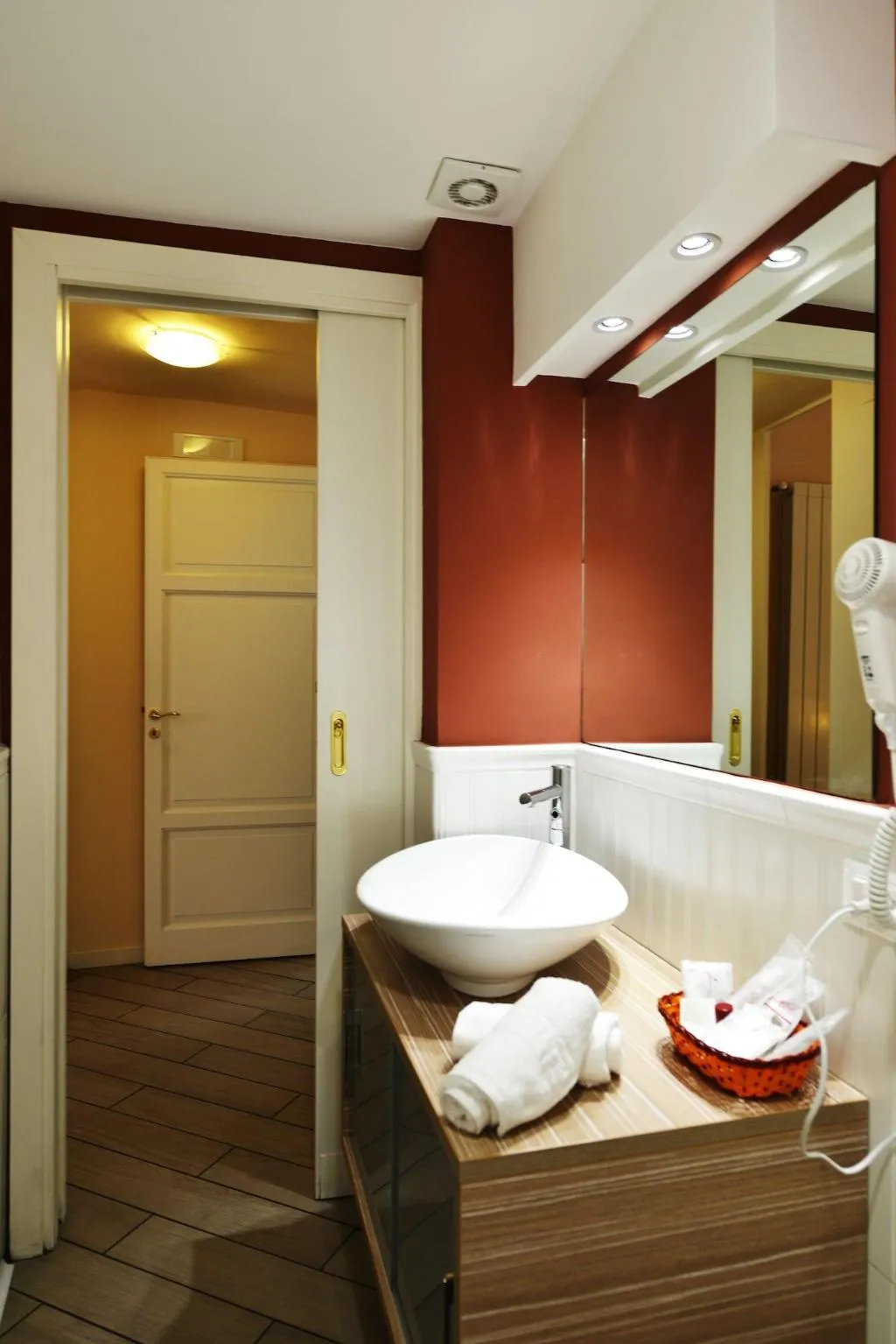 Room, 174 Via Roma, Palermo