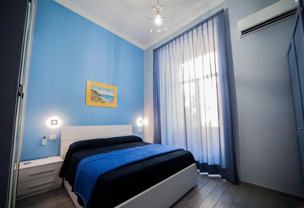 Room, La Perla Del Golfo, Naples