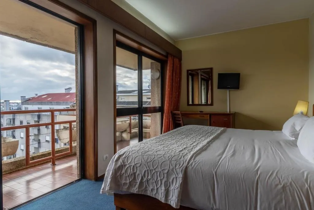 DOUBLE QUEEN SIZE BED Room, A.S. São João da Madeira, Porto