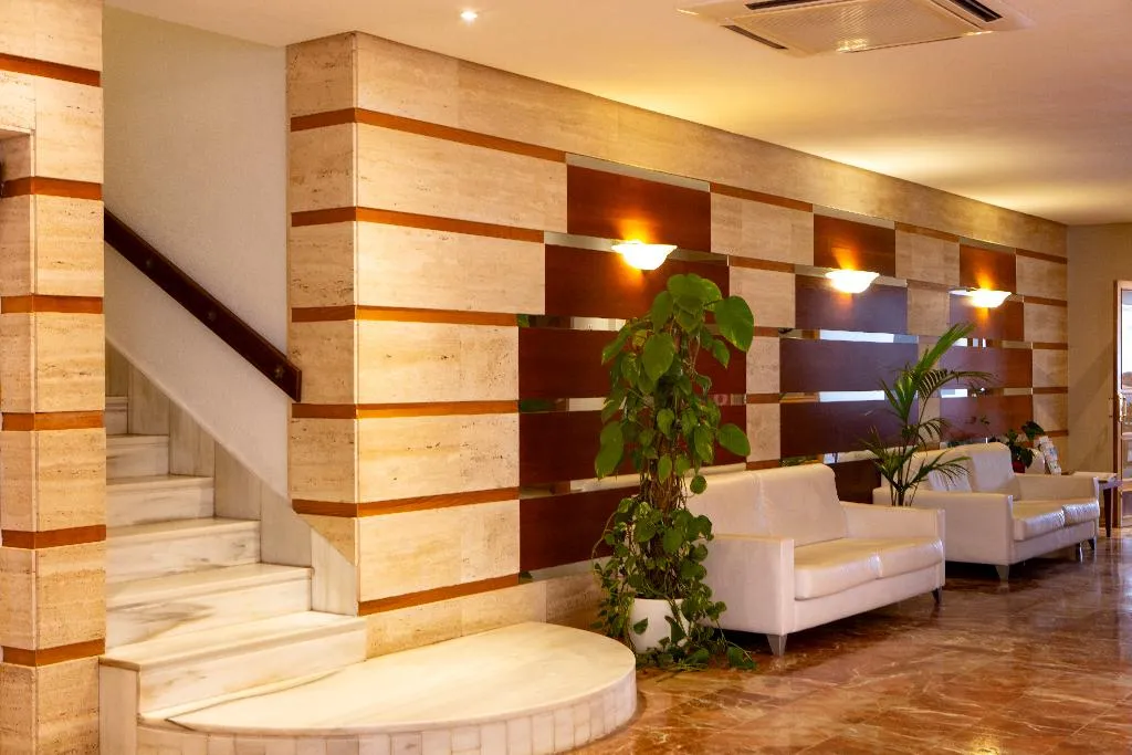 Lobby, 07 Colombo, Majorca