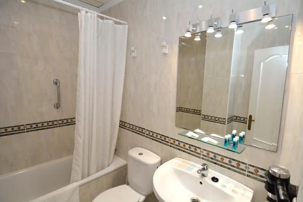 APARTMENT DELUXE TWO BEDS Room, Apartamentos HC Burriana Playa, Costa Del Sol