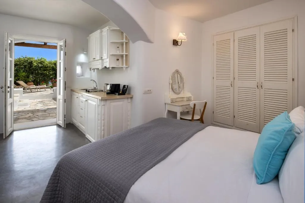 SUITE WITH JACUZZI Room, Anema Boutique Hotel &Villas Santorini, Santorini