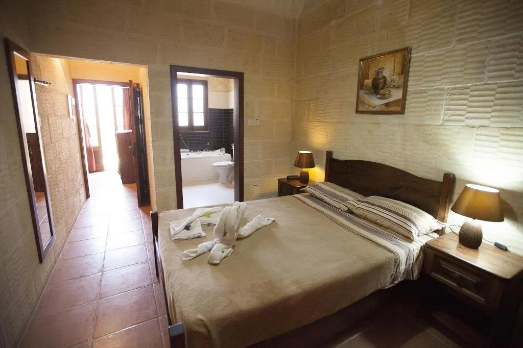 Room, Grotto's Paradise B&B, Gozo