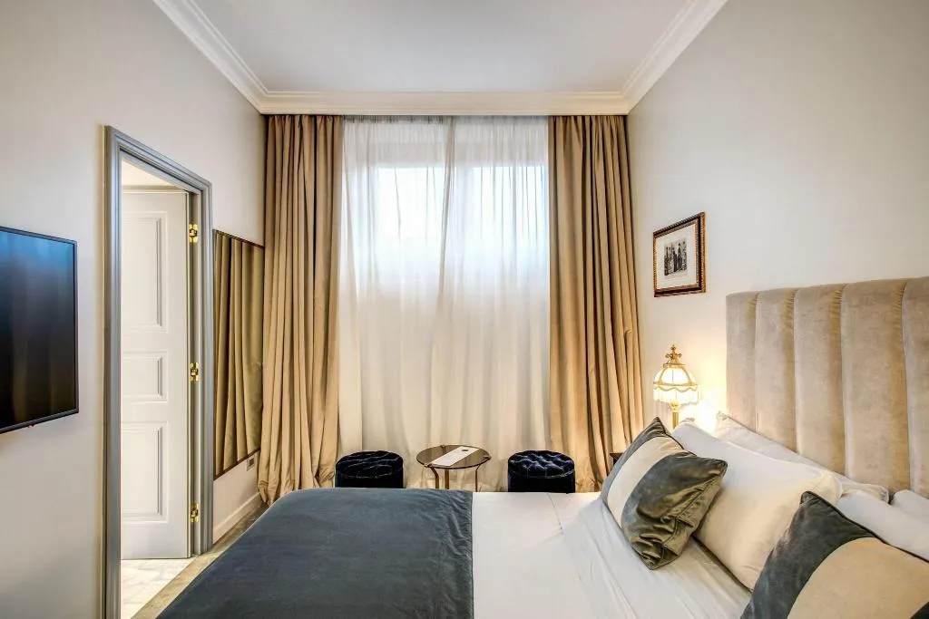DOUBLE SUPERIOR QUEEN BED Room, Martius Private Suites Hotel, Rome