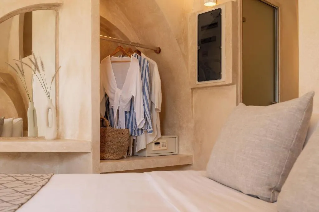 Room, Heyday Luxury Suites, Santorini