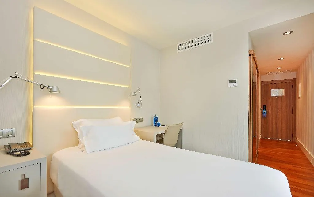 SINGLE STANDARD Room, NH Barcelona Les Corts, Barcelona