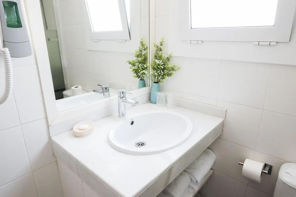 Double or Twin BASIC Room, Subur, Costa Brava