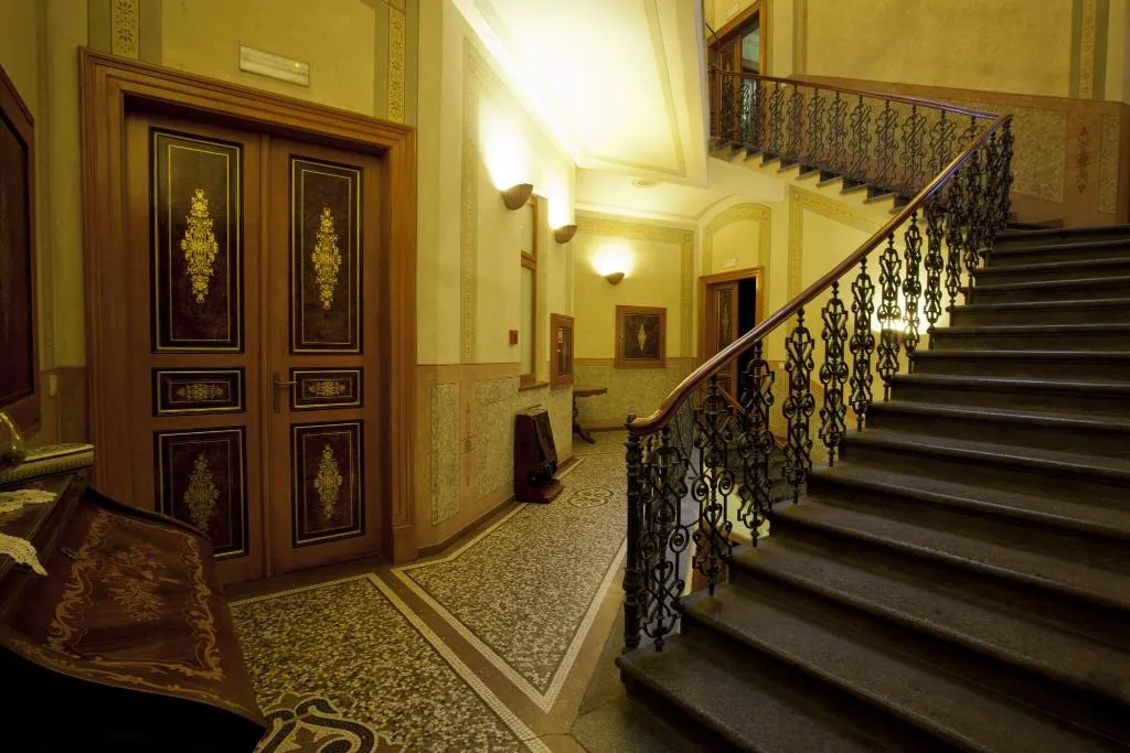 Lobby, Deminka Palace, Prague
