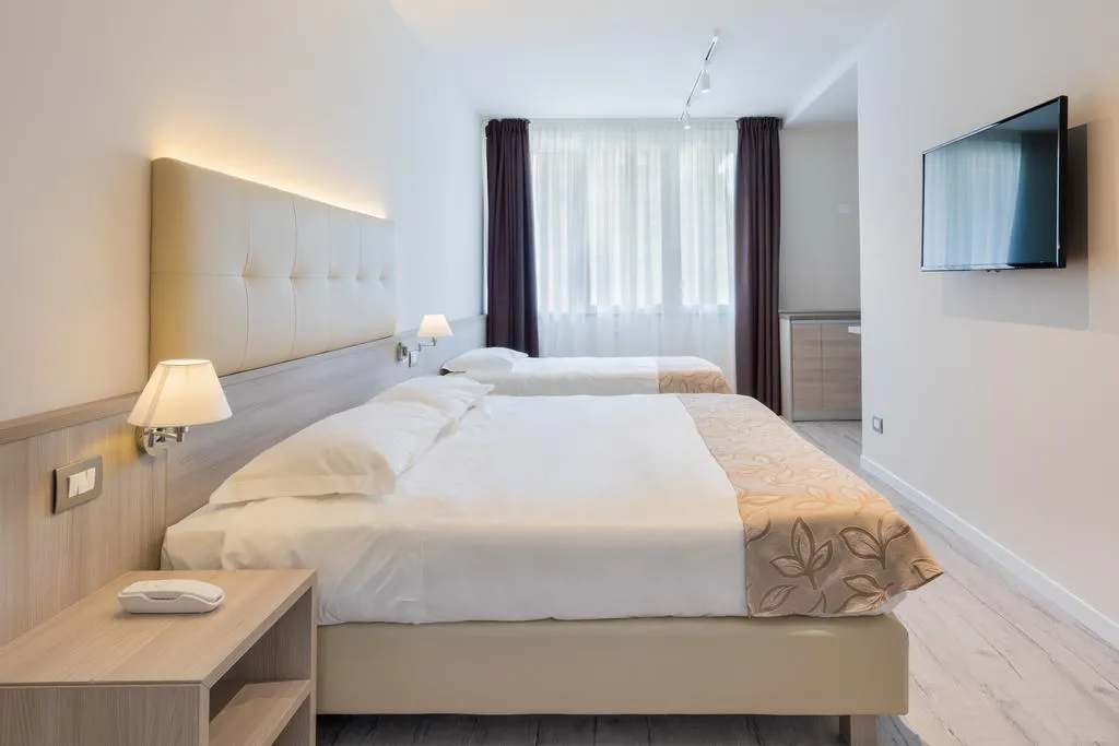 TRIPLE STANDARD Room, Hotel Delfino, Venice