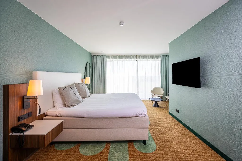 QUADRUPLE DELUXE Room, Van der Valk Hotel Schiphol, Amsterdam