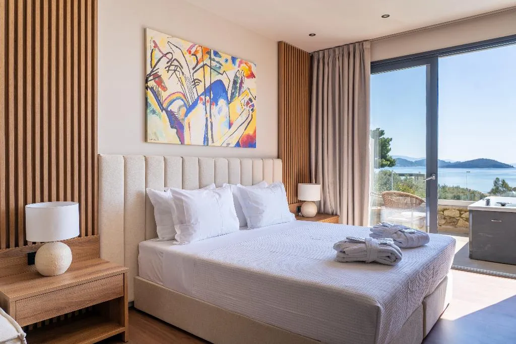 Double or Twin DELUXE WITH JACUZZI Room, Irida Aegean View, Skiathos