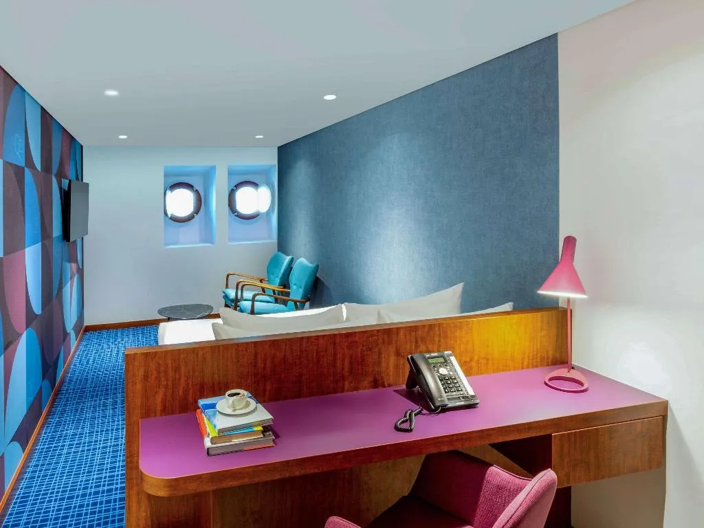 Room, Queen Elizabeth 2, Dubai