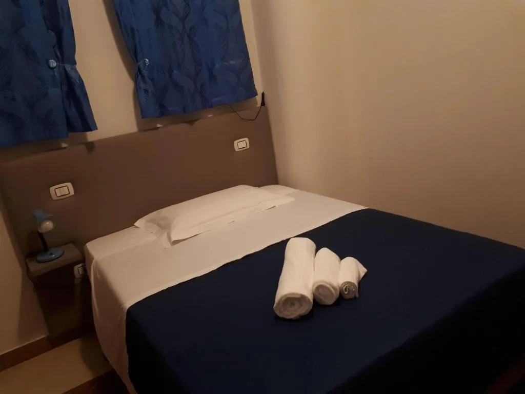 Room, Home To Fly, Naples
