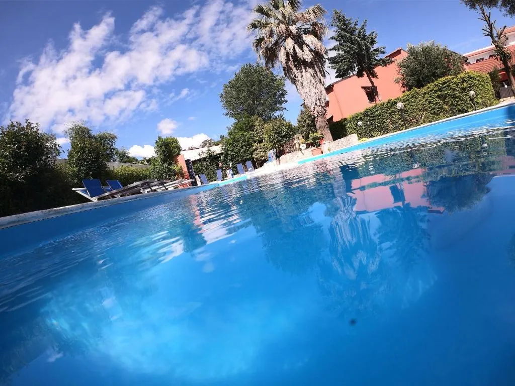 Sports and Entertainment, Relais La Villa, Naples
