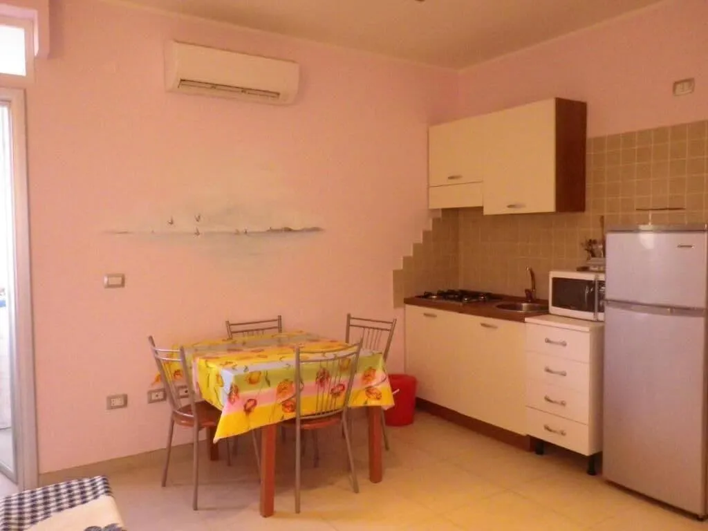 Room, Elisart, Alghero