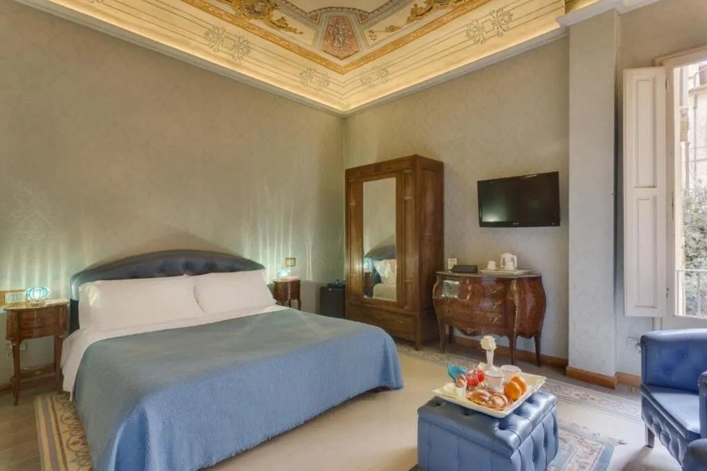 General view, Cavour 10, Florence