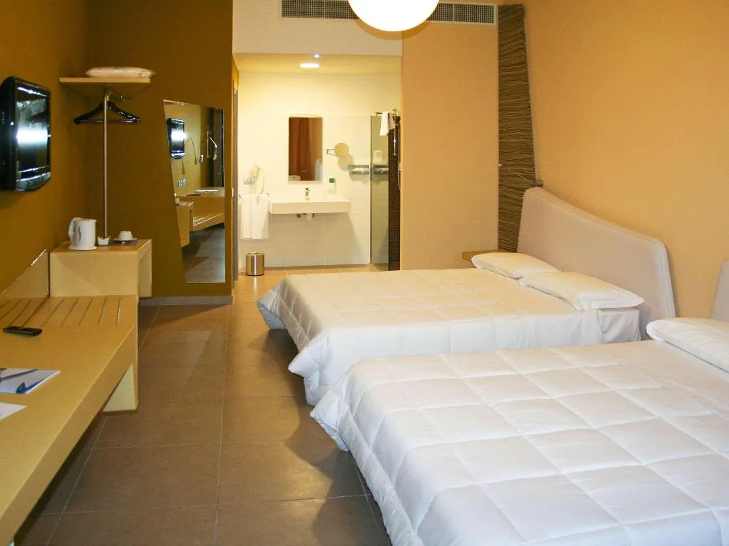 DOUBLE CLASSIC TWO QUEEN BEDS Room, Ibis Styles Catania Acireale, Catania