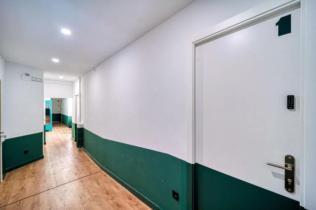 Room, Angelitomad, Madrid