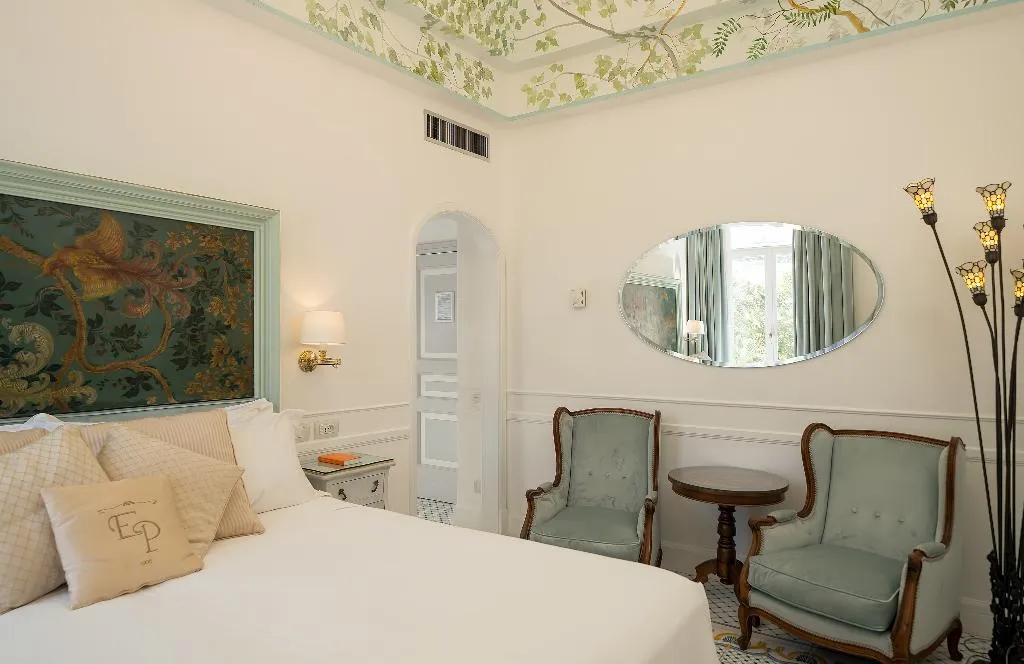 Double or Twin CLASSIC GARDEN VIEW Room, Luxury Villa Excelsior Parco, Naples