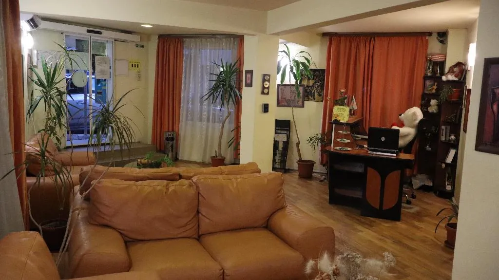 Lobby, Palitra, Varna
