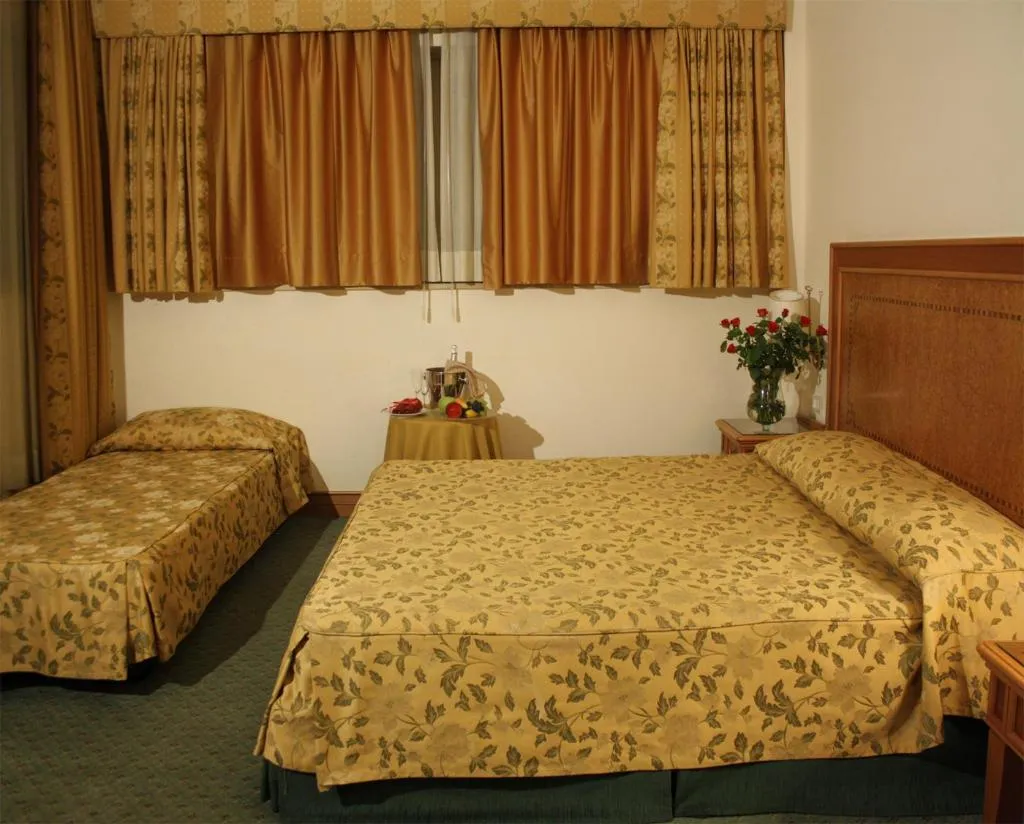 TRIPLE CLASSIC Room, Sunrise, Rome