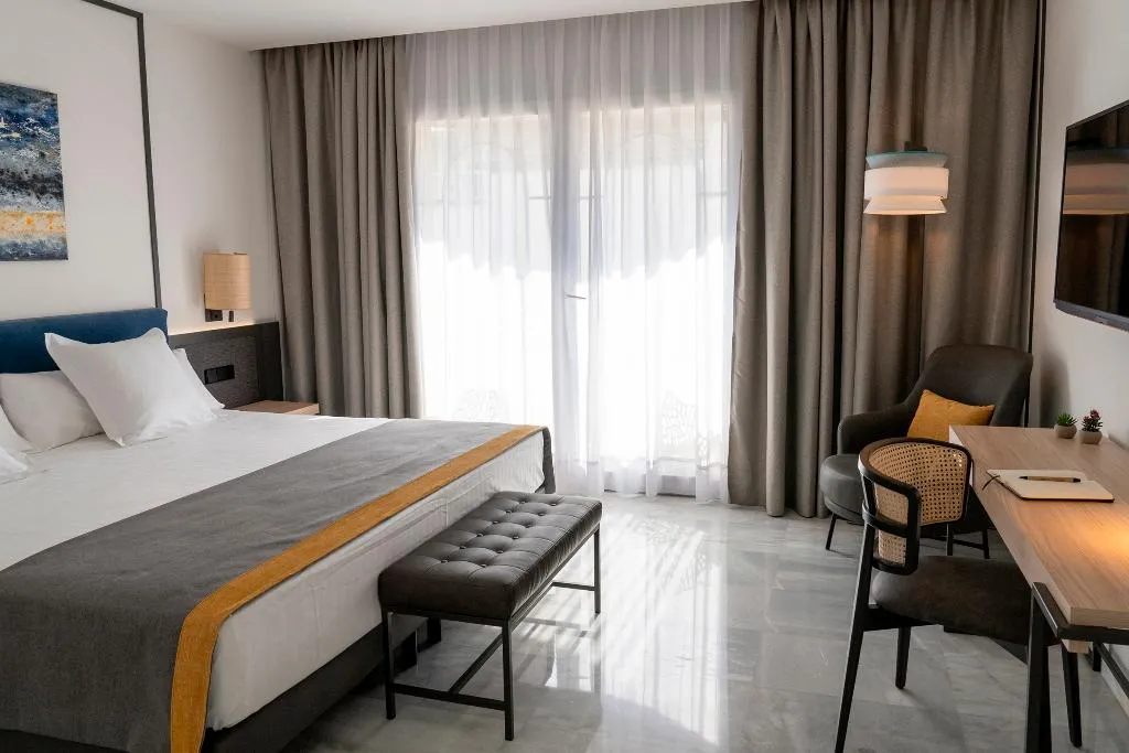 DOUBLE DELUXE SIDE SEA VIEW Room, URH Sitges Playa, Costa Brava