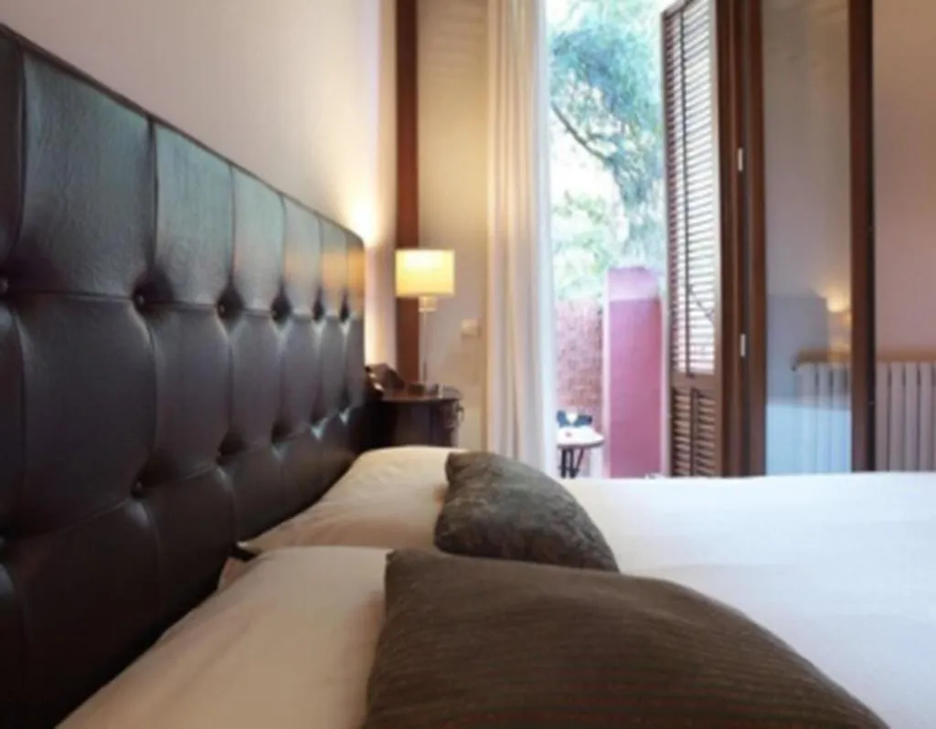 Room, Mont-Sant, Valencia