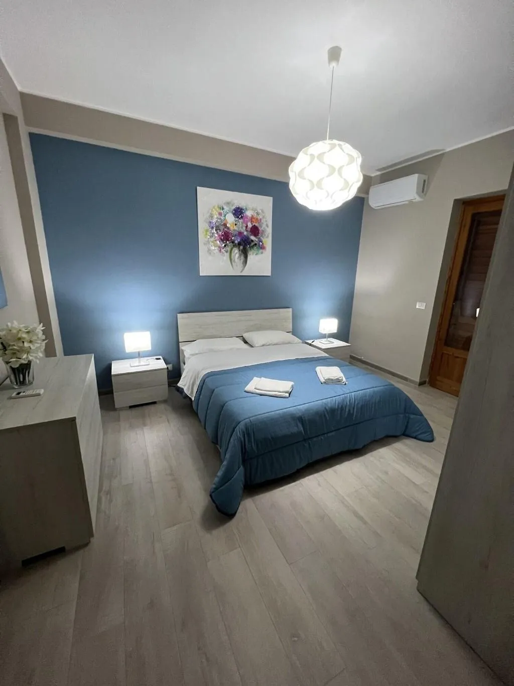 Room, The Artists, Palermo