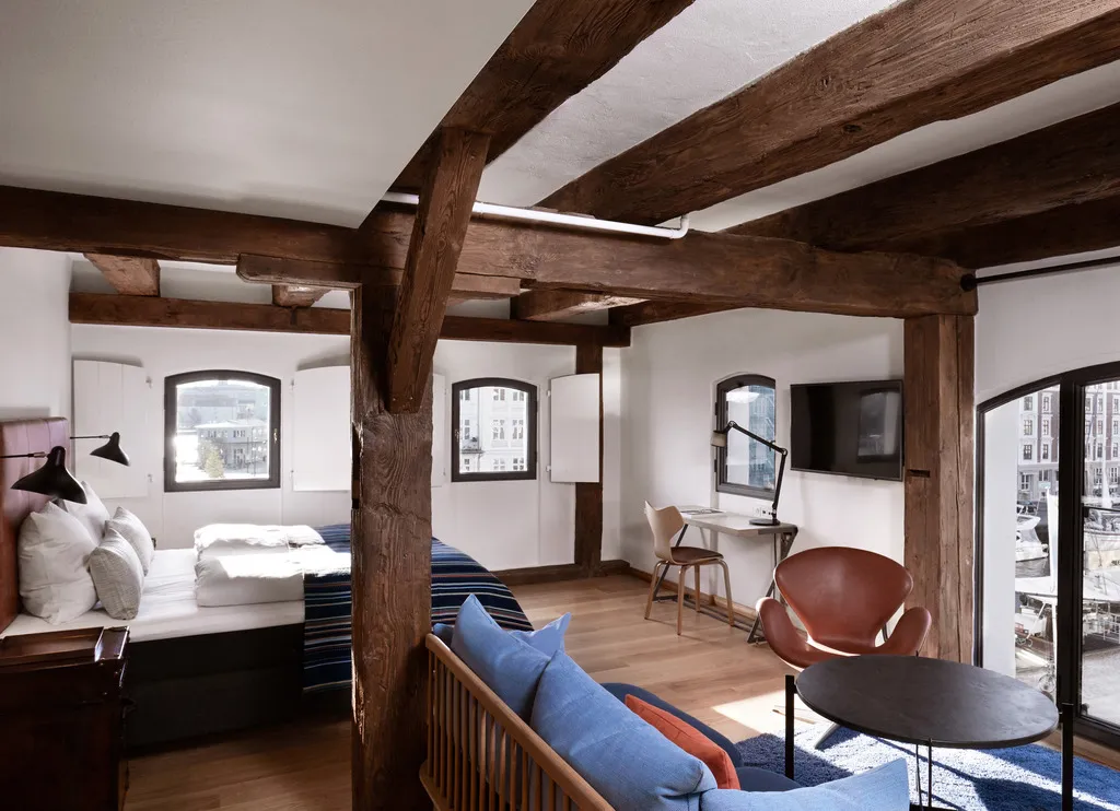 JUNIOR SUITE DELUXE CANAL VIEW Room, 71 Nyhavn Hotel, Copenhagen