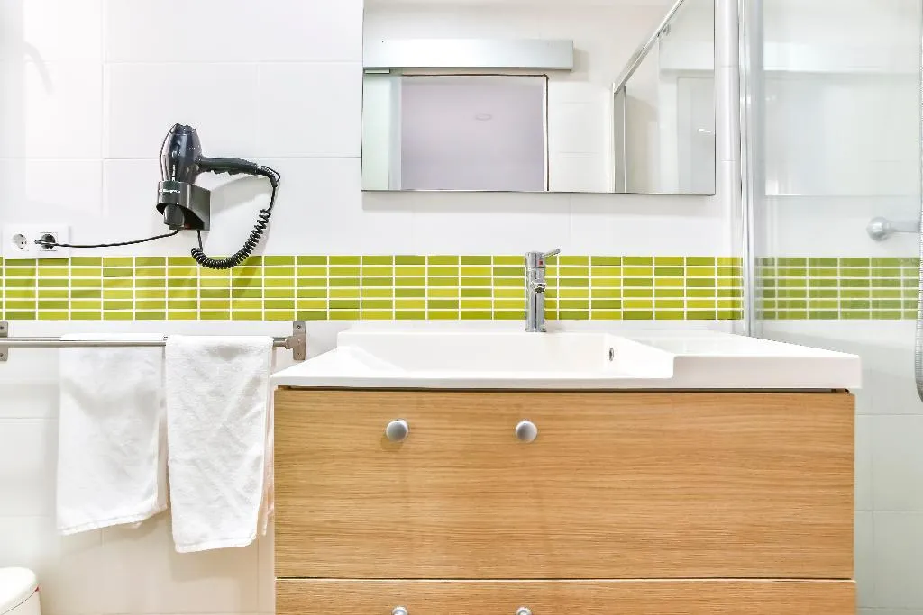 TRIPLE STANDARD Room, Laramond Barcelona Rooms, Barcelona