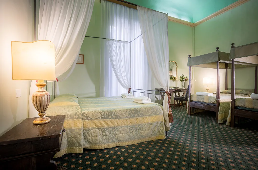 QUADRUPLE CLASSIC Room, Torre Guelfa Palazzo Acciaiuoli, Florence