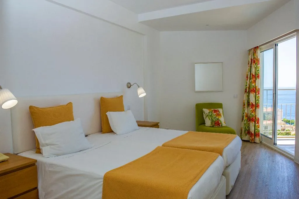 FAMILY ROOM CAPACITY 4 Room, Florasol Residence Hotel, Madeira