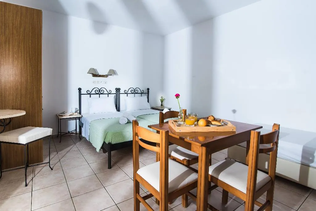 STUDIO CAPACITY 3 Room, Newcastle Studios, Crete