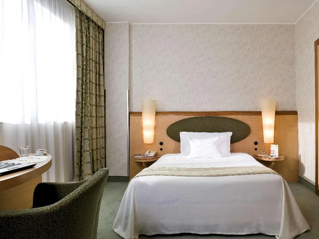 SINGLE QUEEN SIZE BED Room, Mercure Roma West, Rome