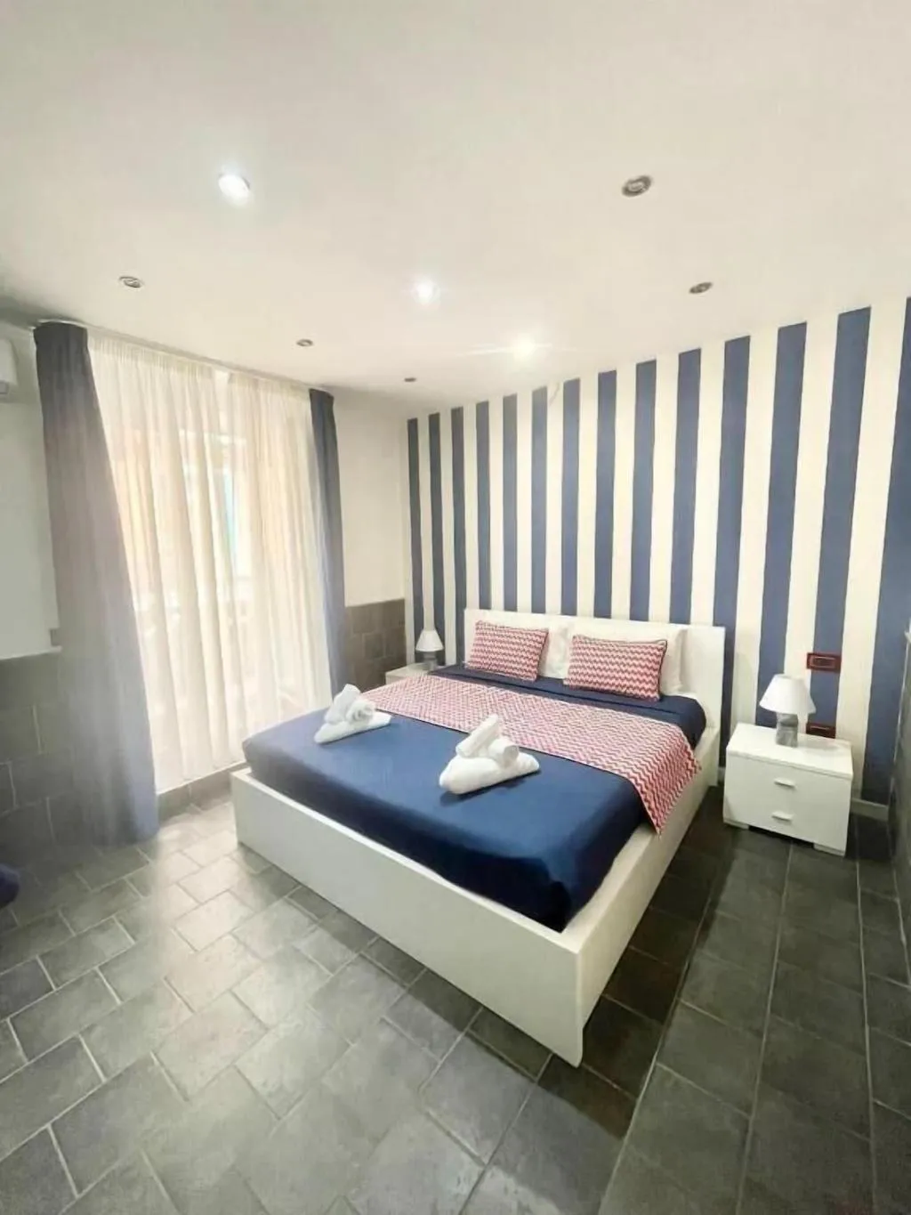 Room, Yacht Club Angioino, Naples