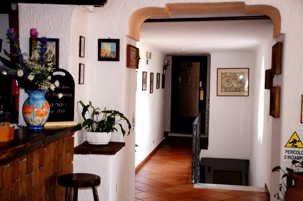 Lobby, Don Pedro, Naples